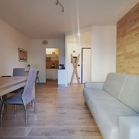 Holz35 Wi-fi Breakfast Ac Garage شقة