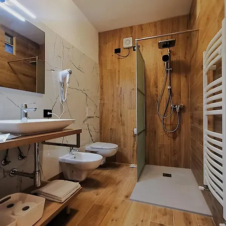 Holz35 Wi-fi Breakfast Ac Garage شقة *